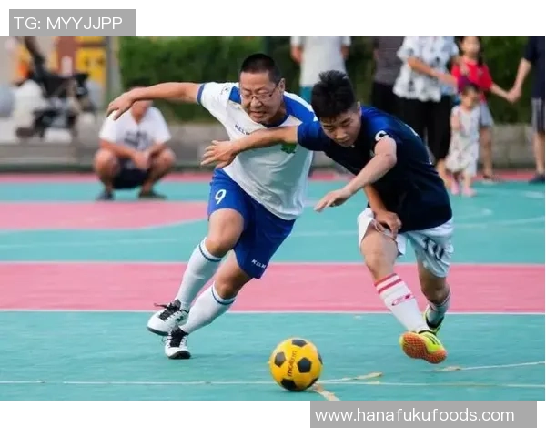 足球球星化身动漫人物展现热血与拼搏精神的精彩瞬间